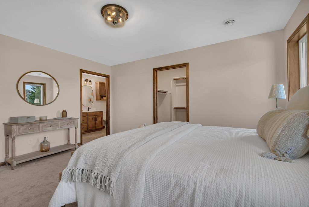 Primary bedroom with ensuite bathroom and walk-in closet